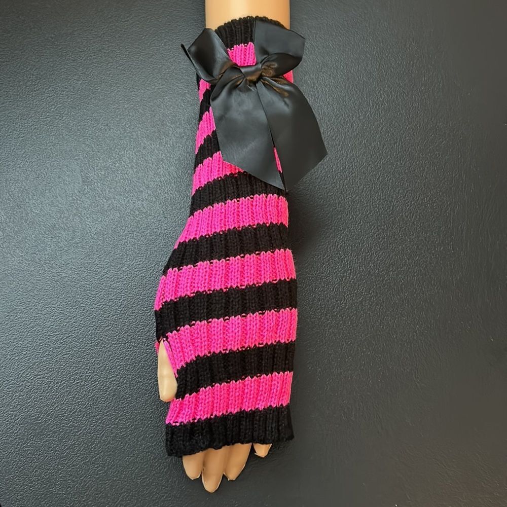 New Striped Pattern Bow Decor Arm Warmers Sleeves black hot pink goth punk E15